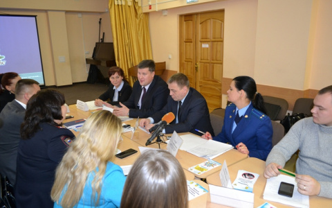 В Кирове прошел круглый стол о безопасности детей и подростков в Интернете