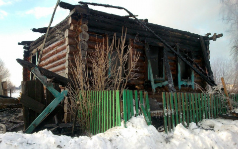 Следователи начали проверку после двух пожаров в Кировской области