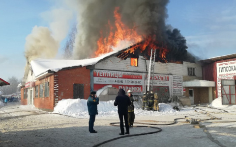 Что обсуждают в Кирове: пожар в мясном магазине и задержание помощника судьи