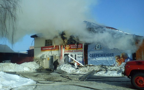 Очевидцы: «В Кировской области второй раз за двое суток горел мясной магазин»