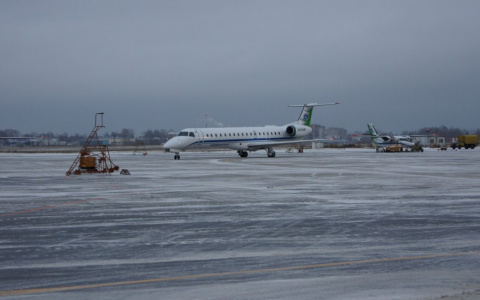 В Кирове экстренно приземлился самолет, в котором умерла 28-летняя женщина