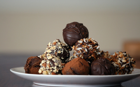 Кировчанка потеряла 14 тысяч рублей, покупая конфеты к 23 февраля