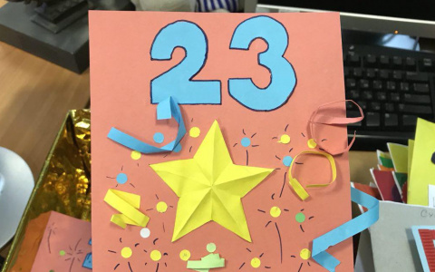 Открытки от детей к 23 февраля: пожелание лета, "туздоровы" и "щястя"