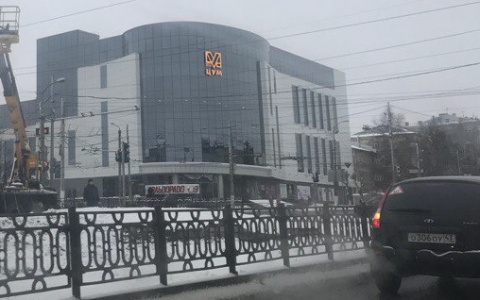 В ЦУМе ведется срочная эвакуация посетителей и персонала