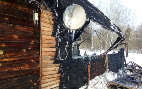 В Кировской области в пожаре погибли женщина и ее 7-летний сын