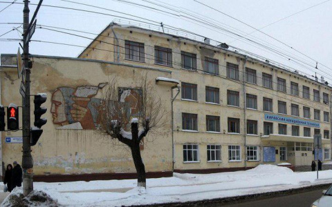 Ремонт фасада авиатехникума в Кирове: что будет с уникальным панно?