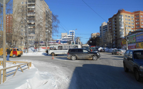 В Кирове водитель Mercedes избил водителя автобуса после ДТП