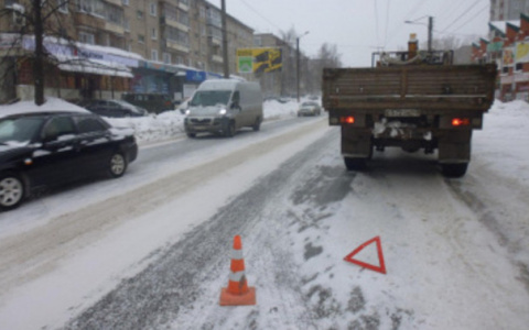 На улице Щорса водитель КамАЗа сбил 80-летнюю пенсионерку