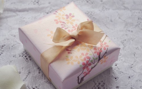 20 классных подарков на 8 Марта дешевле 1000 рублей