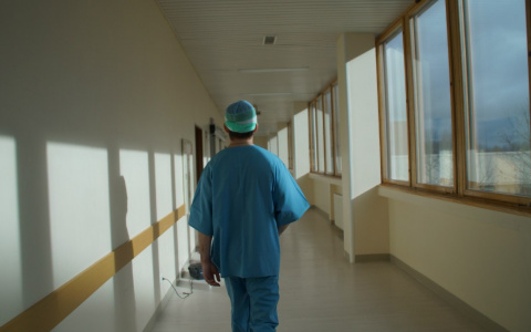 Кировские врачи провели младенцу весом 480 граммов сложную операцию