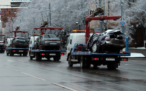 Стало известно, сколько автомобилей эвакуировали за зиму в Кирове