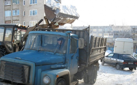 В Кирове снег будут вывозить днем и ночью