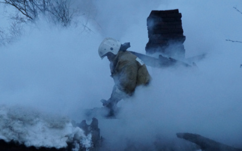 Что обсуждают в Кирове: гибель мужчины в пожаре и ДТП на Луганской