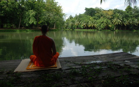 Как медитация помогает избавиться от стресса?