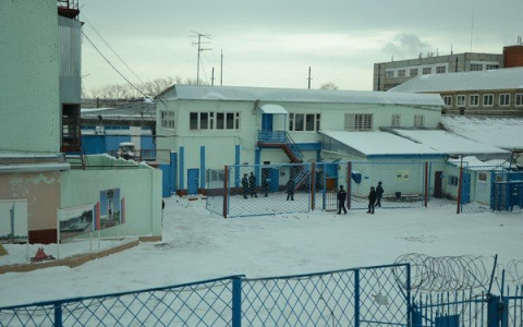 Кировчанка подделала паспорт, чтобы изменить мужу в колонии с осужденным