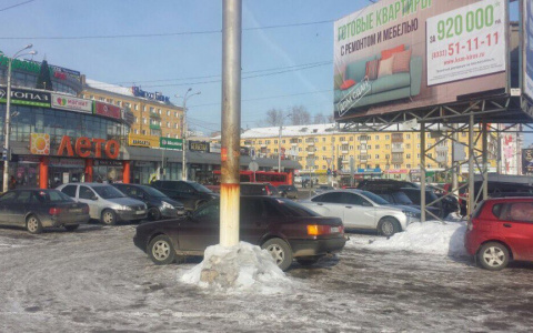 В Кирове у вокзала полицейские оцепили парковку