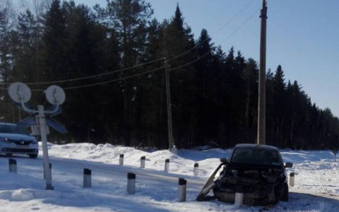 В Кировской области товарный поезд столкнулся с легковым автомобилем