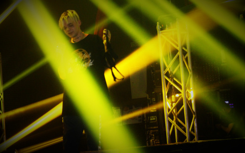 На концерте Элджея в Кирове фанатки закидали сцену бюстгальтерами