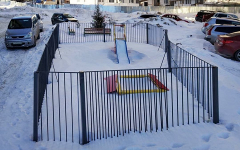 Детская площадка на ЮЗР насмешила кировчан