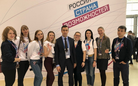 Дмитрий Курдюмов рассказал о развитии волонтерского движения в области