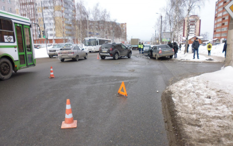 В Кирове водитель иномарки спровоцировал лобовое ДТП с пострадавшими