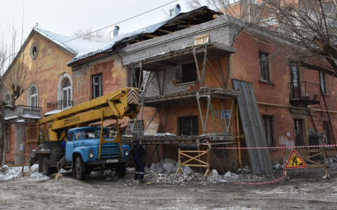 В Кирове начали восстанавливать разрушенный башенным краном дом
