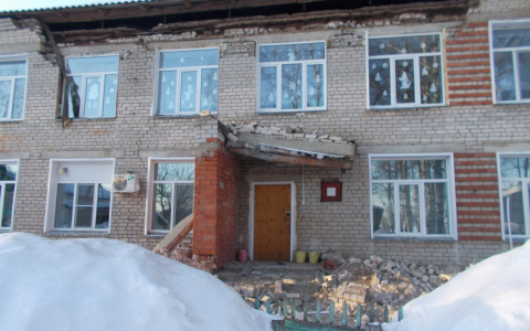 В момент обрушения стены в детском саду в Арбаже внутри спали дети