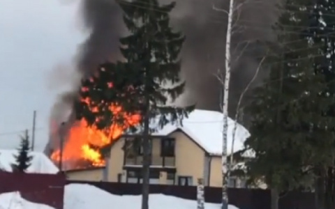 Что обсуждают в Кирове: пожар в Столбово и приговор врачу
