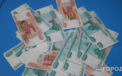 Стало известно, сколько в среднем получают чиновники и судьи в Кировской области