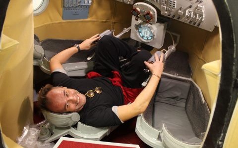 Актер Максим Аверин побывал в кировском Детском космическом центре