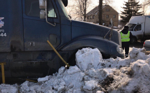 У поворота на Ганино произошла массовая авария с участием фуры