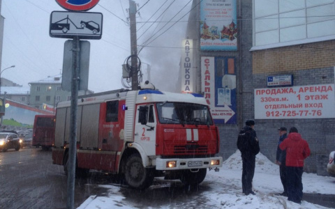 В центре Кирова начался пожар в здании офисного центра