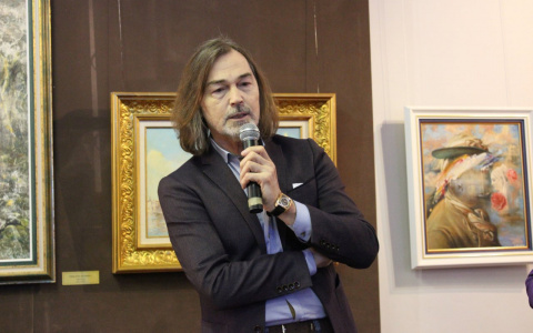 Фоторепортаж: в Киров приехал художник Никас Сафронов