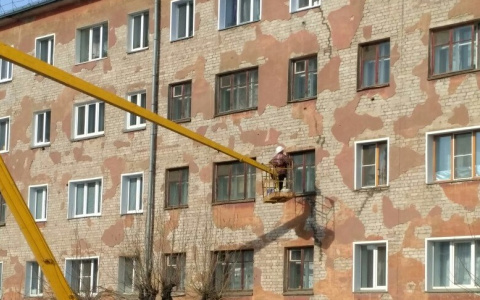 Кировская мэрия о трещине на доме длиной в 5 этажей: «Угрозы для жильцов нет»