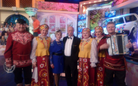 Кировчанка приехала на шоу "Поле чудес" вместе со своим ансамблем