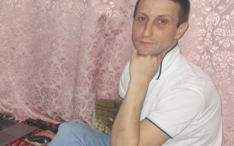 Чепчанин сделал кованую вишню для дерева скорби в Кемерове