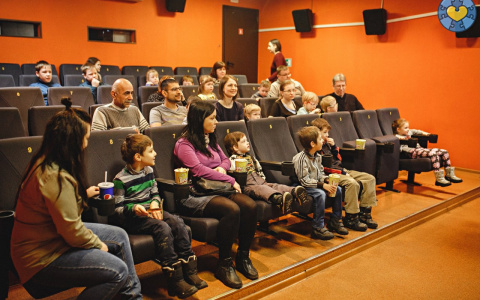 В кинотеатре “Смена” прошел спецпоказ для детей с особенностями развития