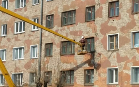 Что обсуждают в Кирове: трещина длиной в пять этажей и вишня для дерева скорби