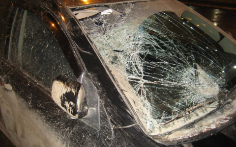 На Московской водитель иномарки на зебре сбил двух школьников