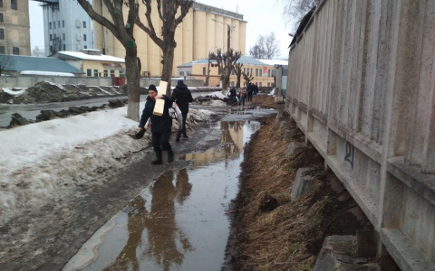 «Ни пройти ни проехать»: 7 самых больших кировских луж