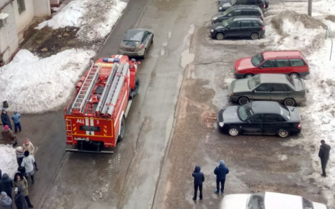 Из подъезда дома на Пугачева, 9 в Кирове эвакуировали жильцов