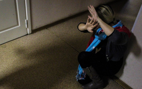 В туалете одного из ТЦ Кирова обнаружили пьяную девочку-подростка