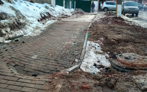 В Кирове провалилась новая брусчатка на Орловской