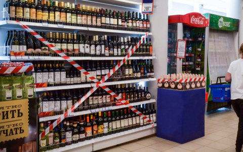 В Нолинском районе две девушки украли алкоголь и выпили его на глазах продавцов