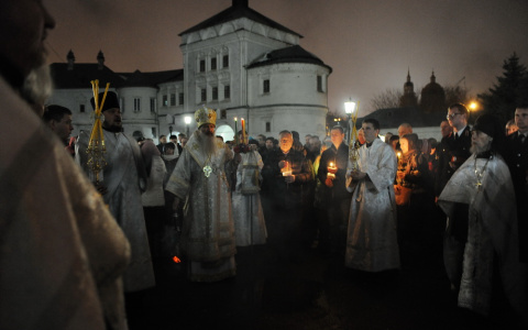 На пасхальное богослужение в Кирове пришли сотни горожан