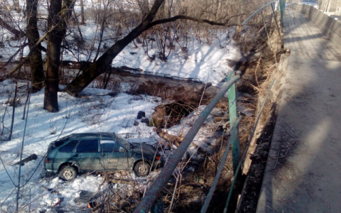 Что обсуждают: гибель кировчанки в Москве и съехавшее с моста авто