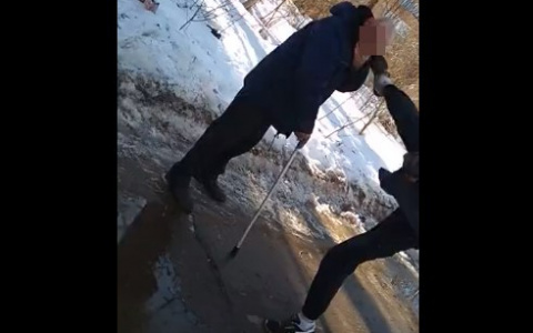 В Чепецке подростки жестоко избили прохожего