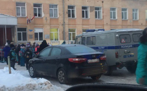 В Кирове учеников отправили по домам из-за происшествия в школе