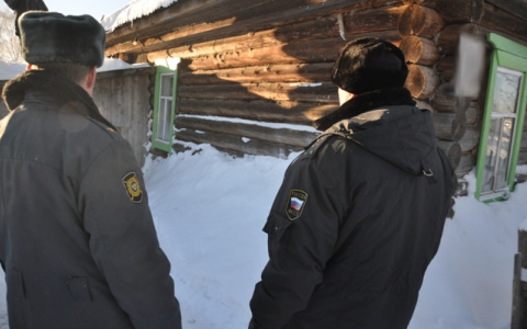 В Кировской области судебные приставы забрали у нерадивой матери ребенка