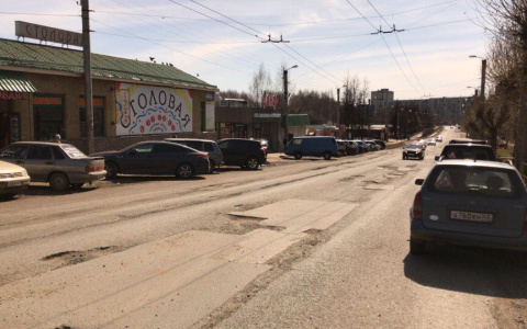 В Кирове на улице Конева умер мужчина за рулем «УАЗ Патриот»